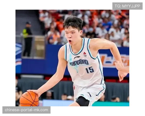 【2026年4月CBA联赛·赛中·速递杨瀚森半场砍下18分10篮板，青岛队主场领先深圳